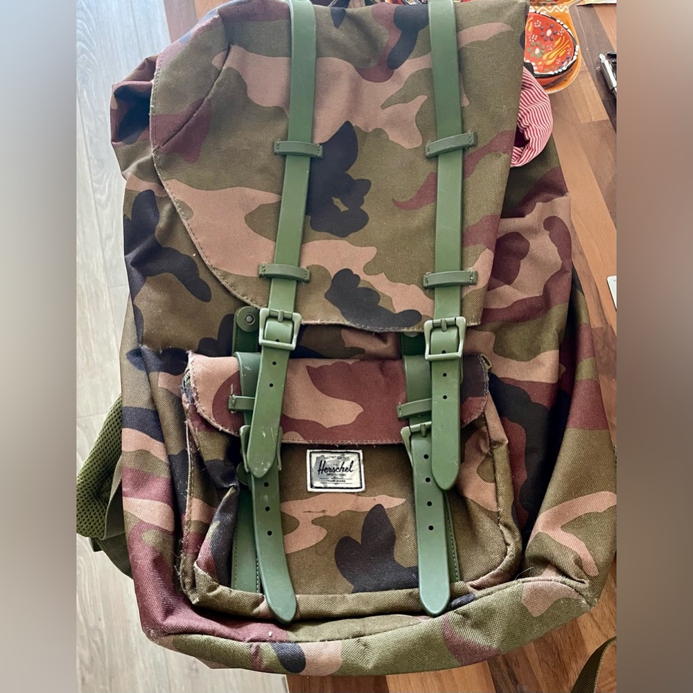 Hershel supply camo backpack.  Compartment for laptop.